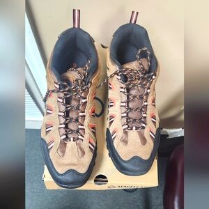 Magellan Outdoor Prowler Men's shoes - never worn